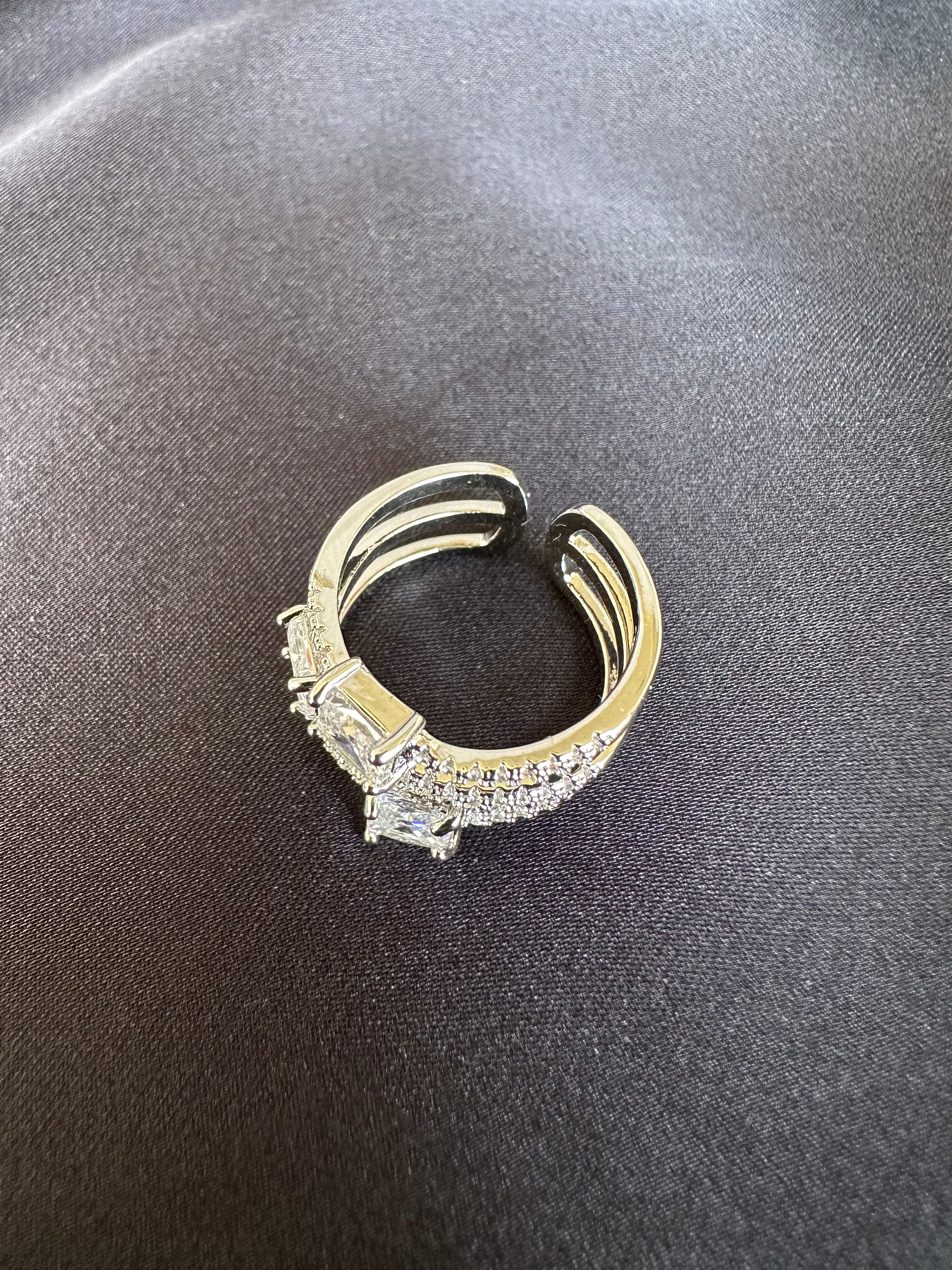 Stunning radiant ring