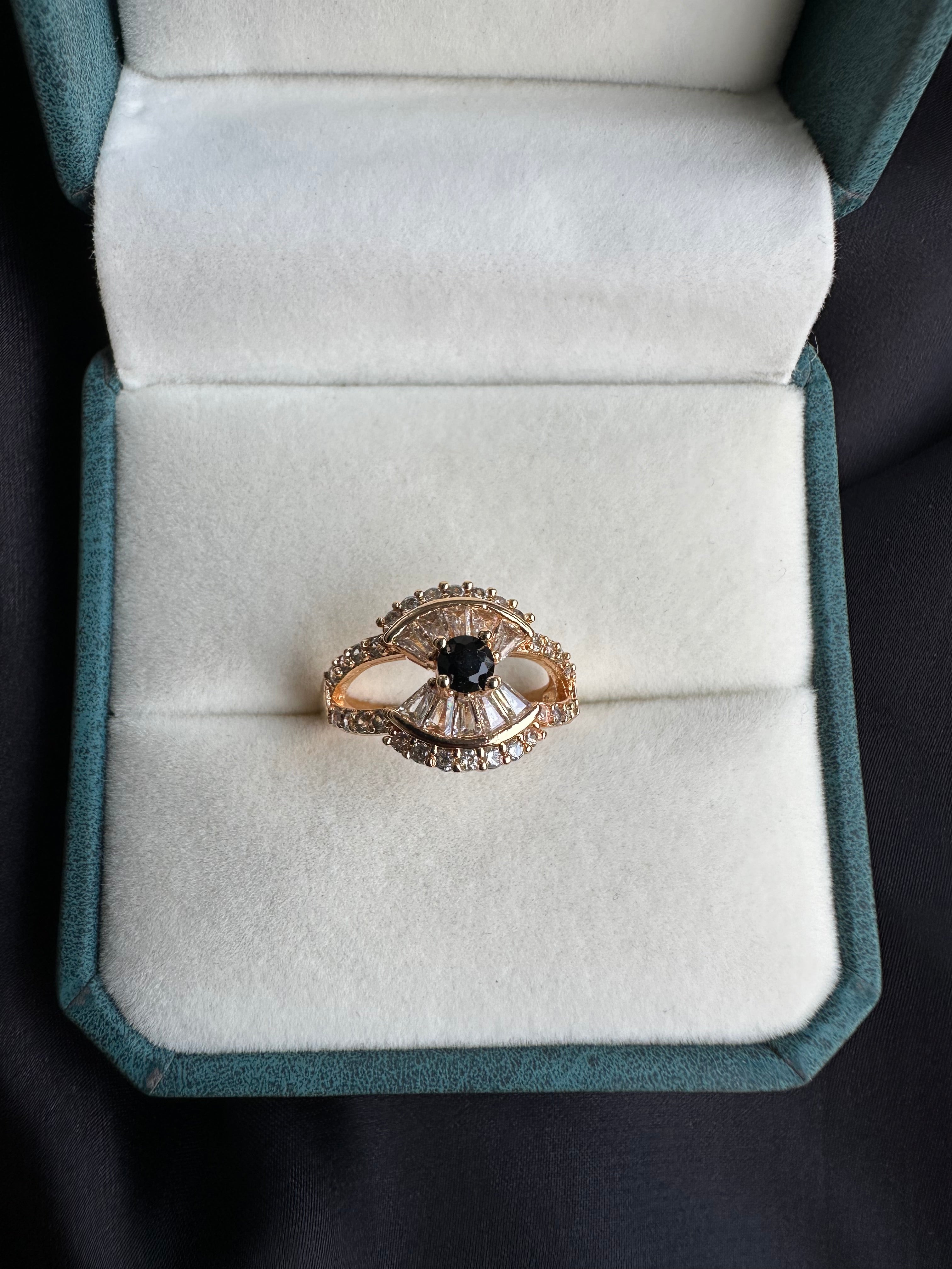 Symmetrical custom ring