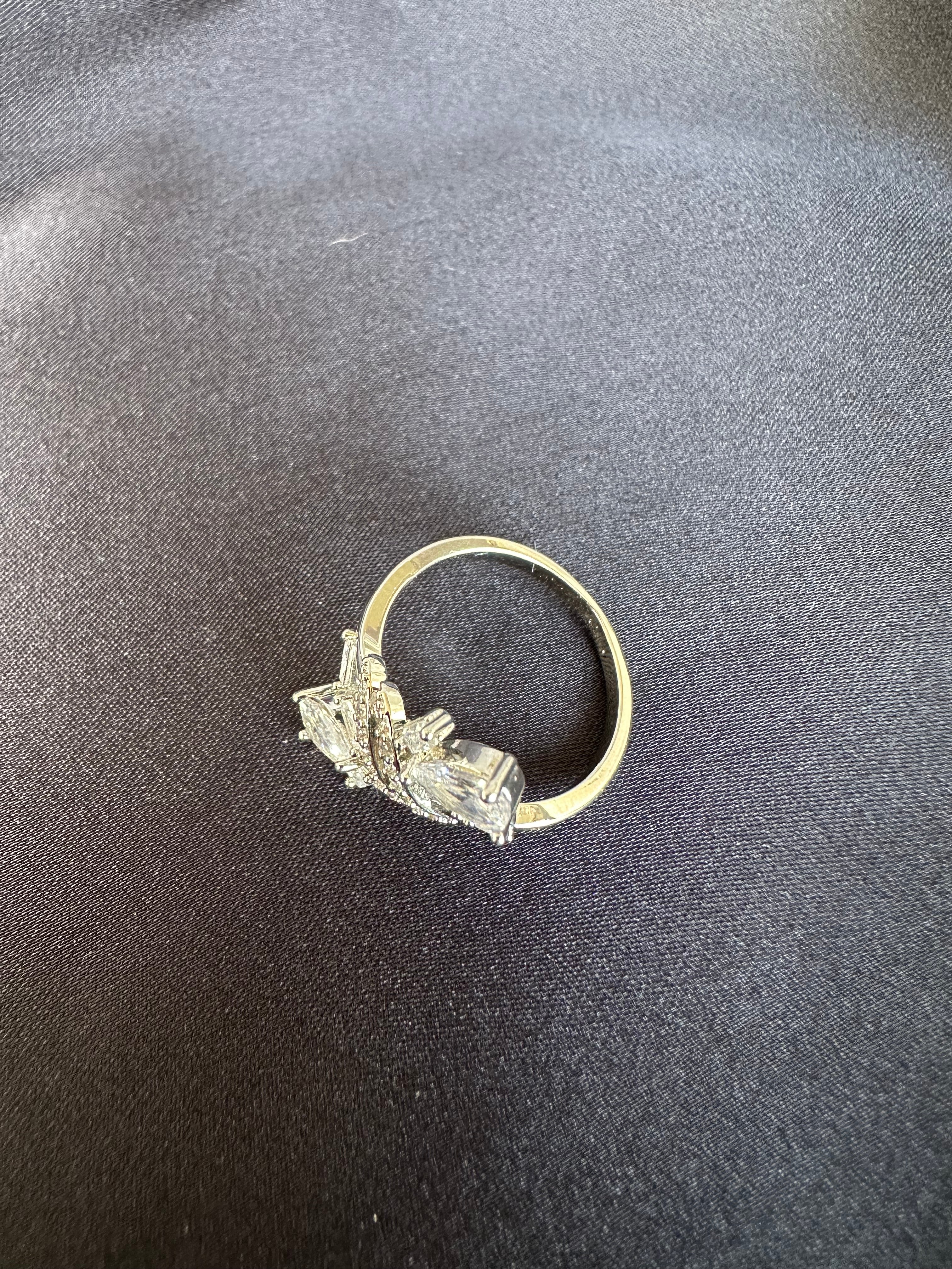 Luxury woman engagement ring