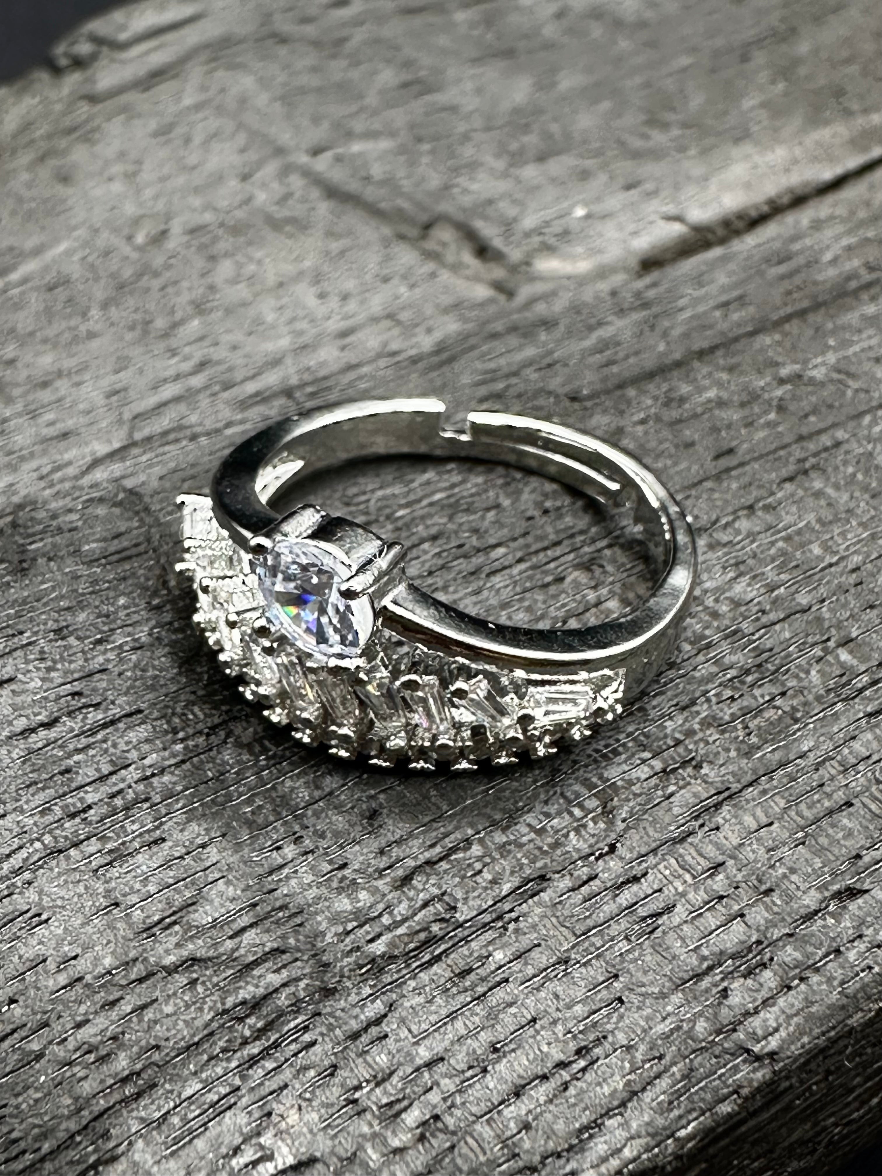 Elegant sterling silver ring