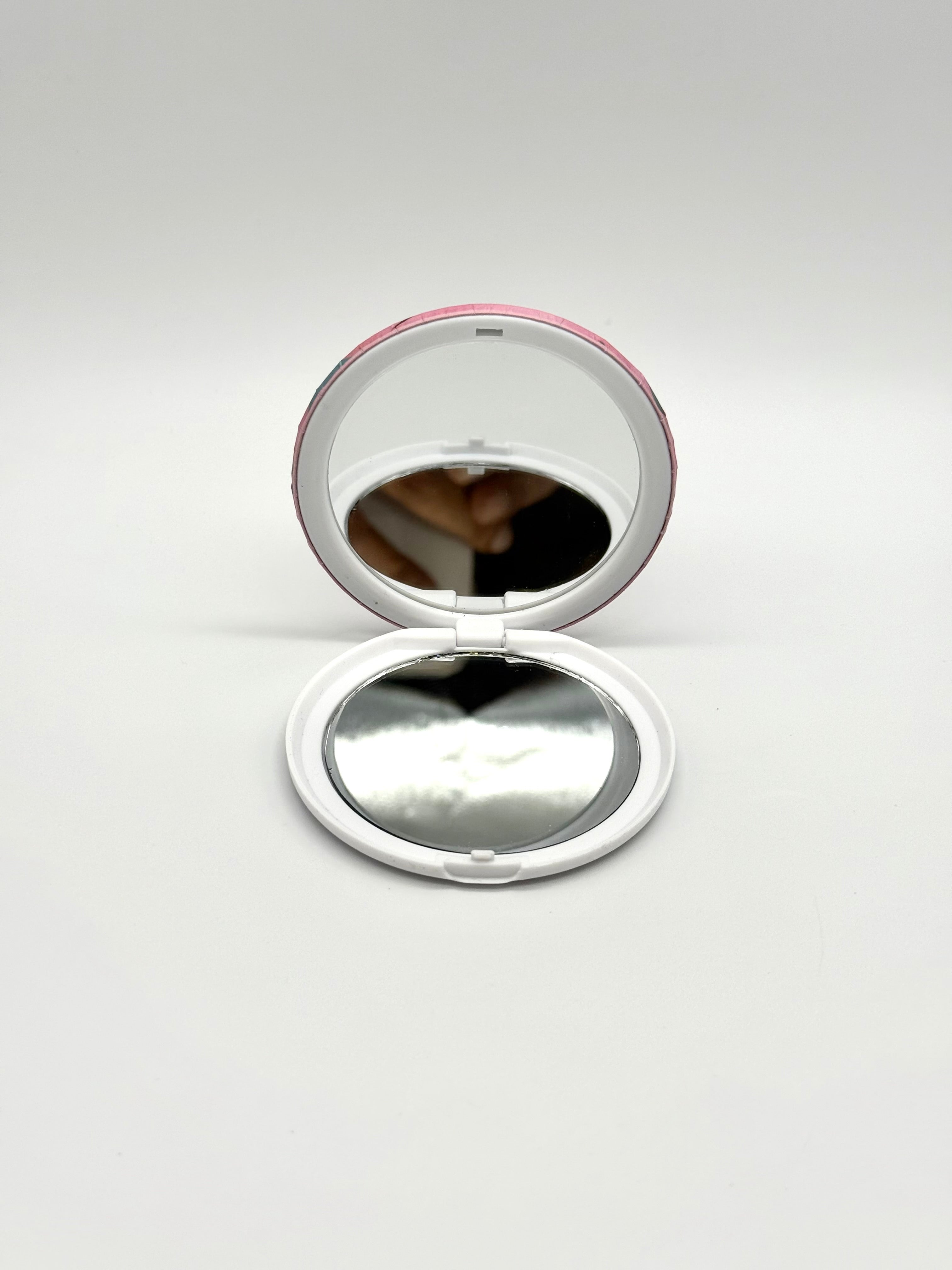 Cosmetic mirror