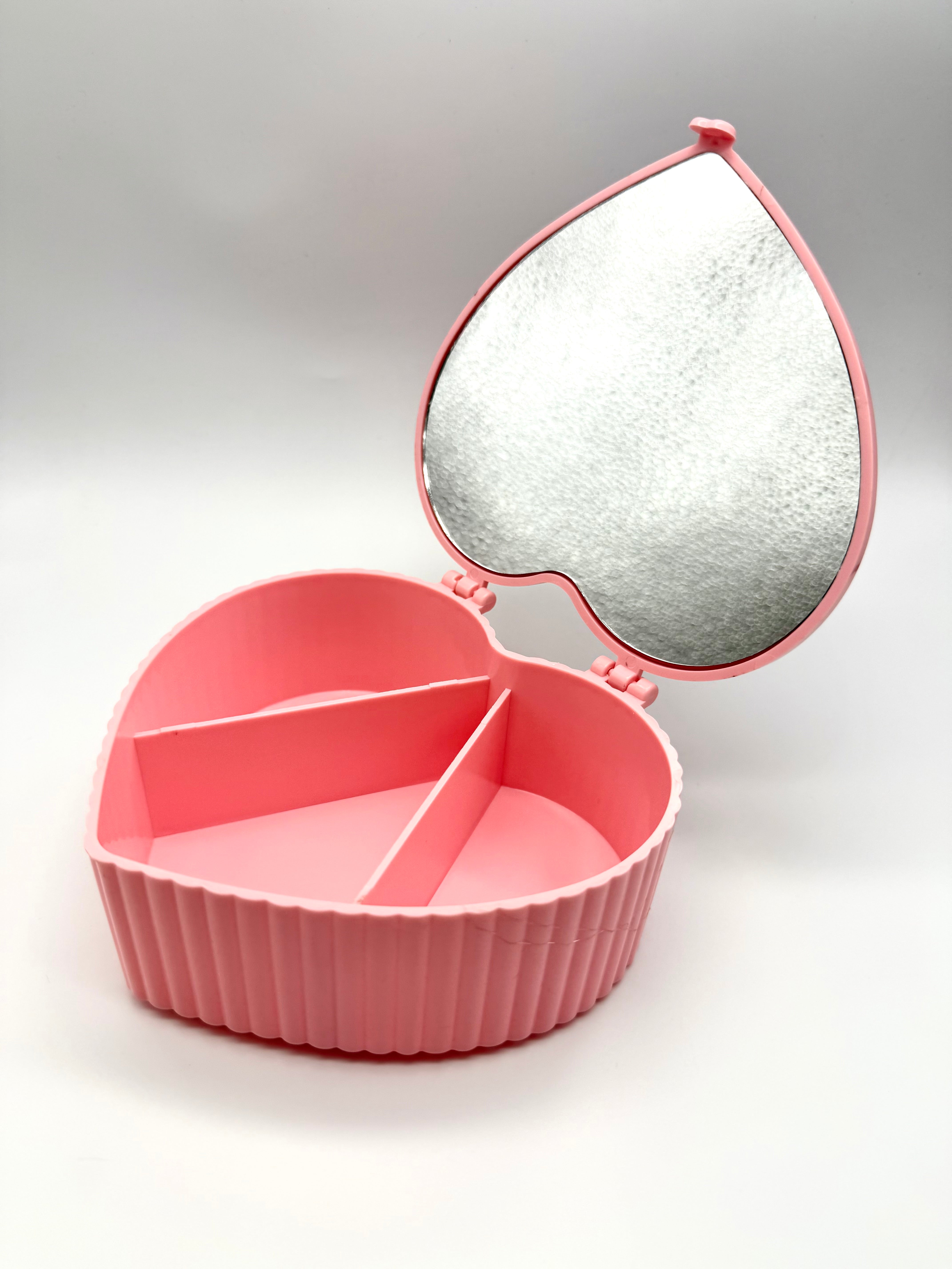 Girl’s jewellery box with mirror