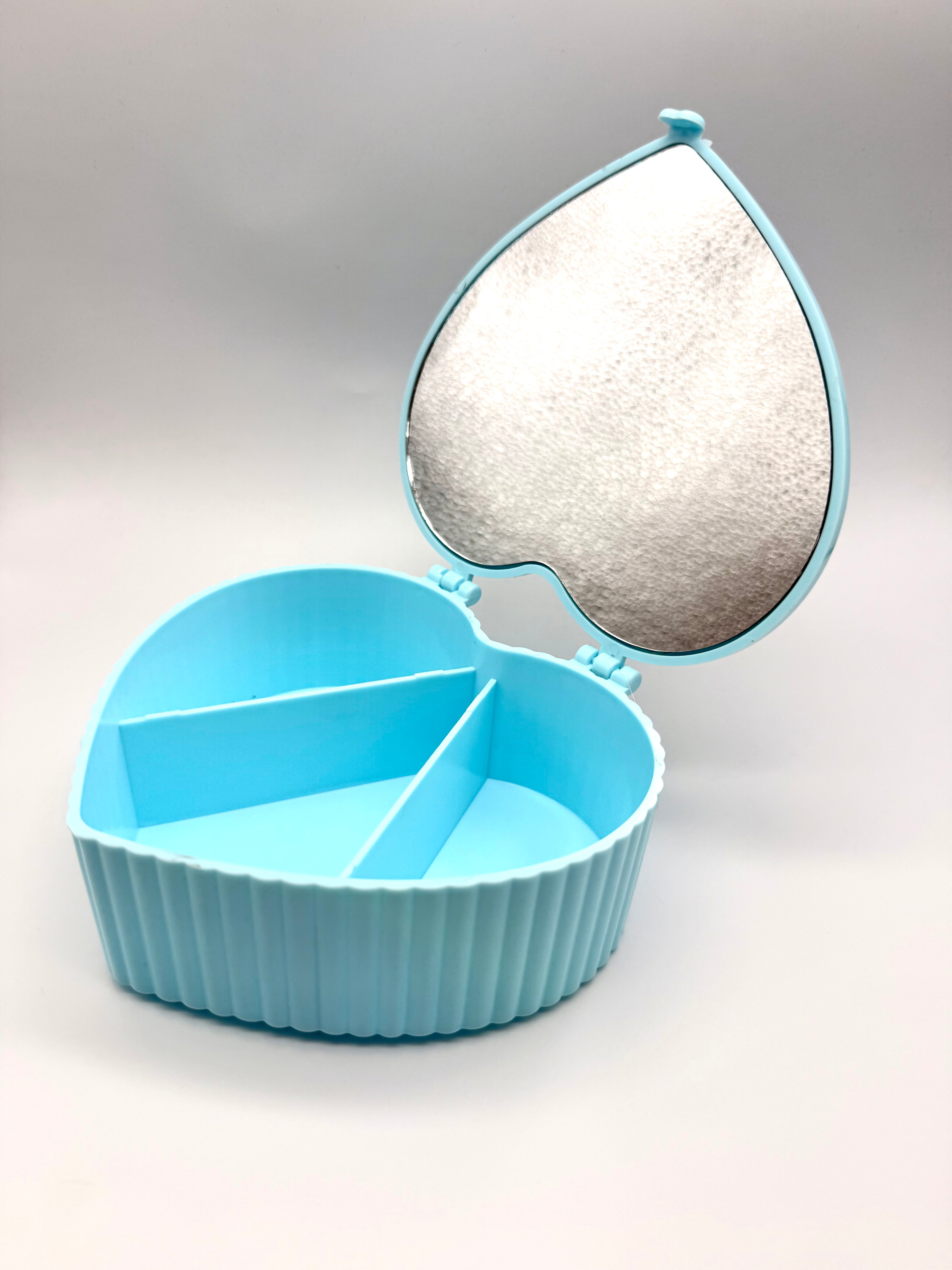 Girl’s jewellery box with mirror