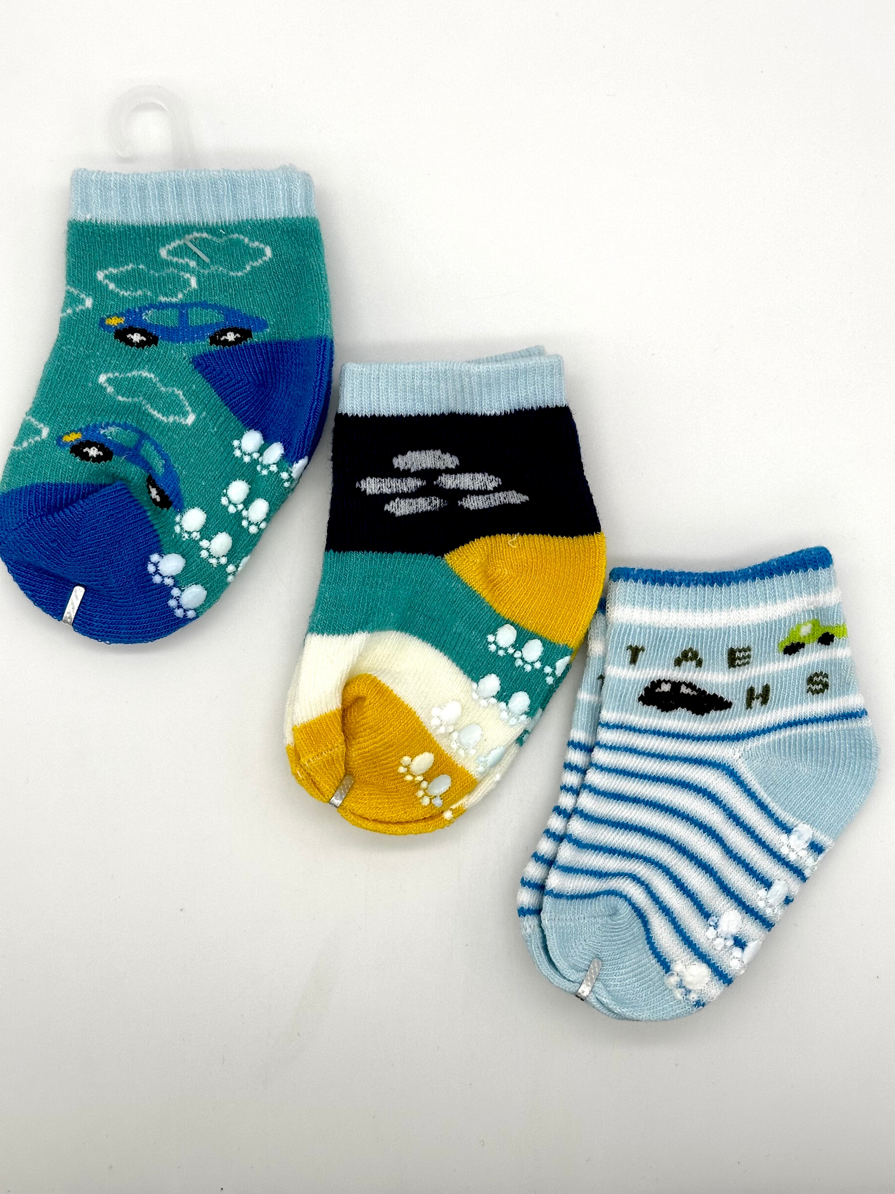 3 pair socks (0-6m)